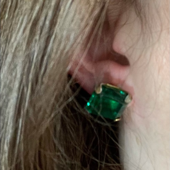1950s emerald cut glass screw on gold tone earrings - Picture 6 of 11
